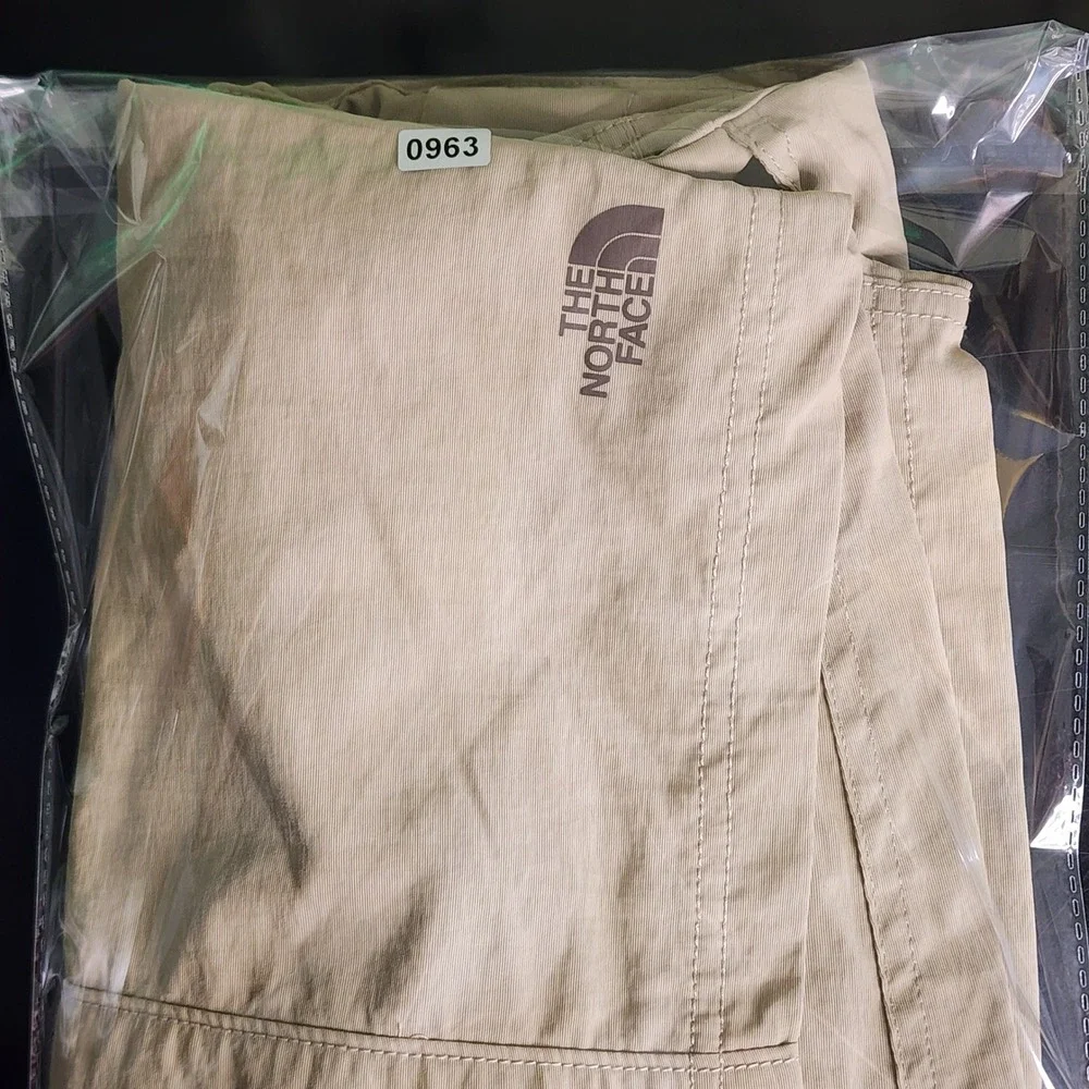 The North Face Shorts Mens Large Khaki Hiking Belted Cargo NWOT